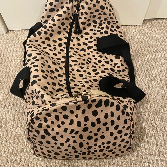 NWT Universal Thread Animal Print Duffel Bag - Picture 8 of 12